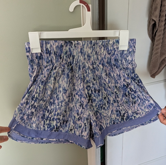 Athleta High-Rise Mesh Racer Run 3' Short - Small - Picture 8 of 9